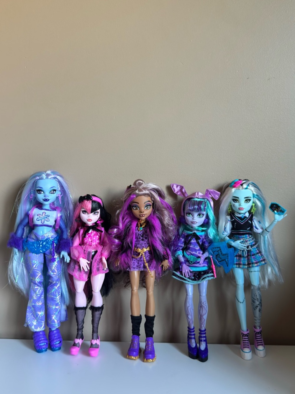 Monster High G3 Doll Lot of 5 - Draculaura, Bominable, Twyla, Frankie, Clawdeen